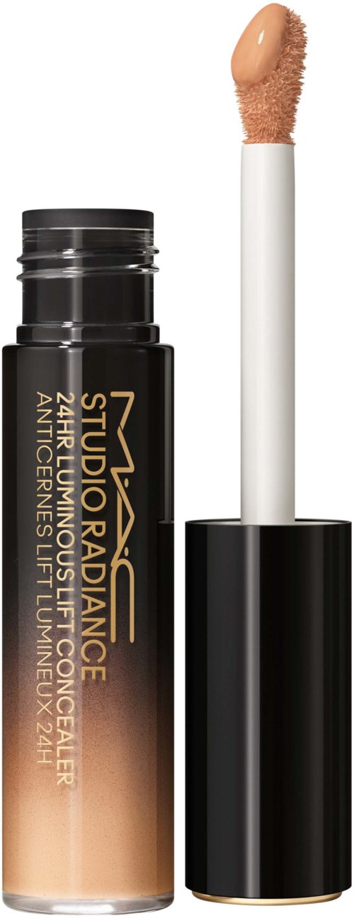 Een MAC lippenstift met een beige applicator, zwart en goud verpakt en een vloeibaar product binnen.