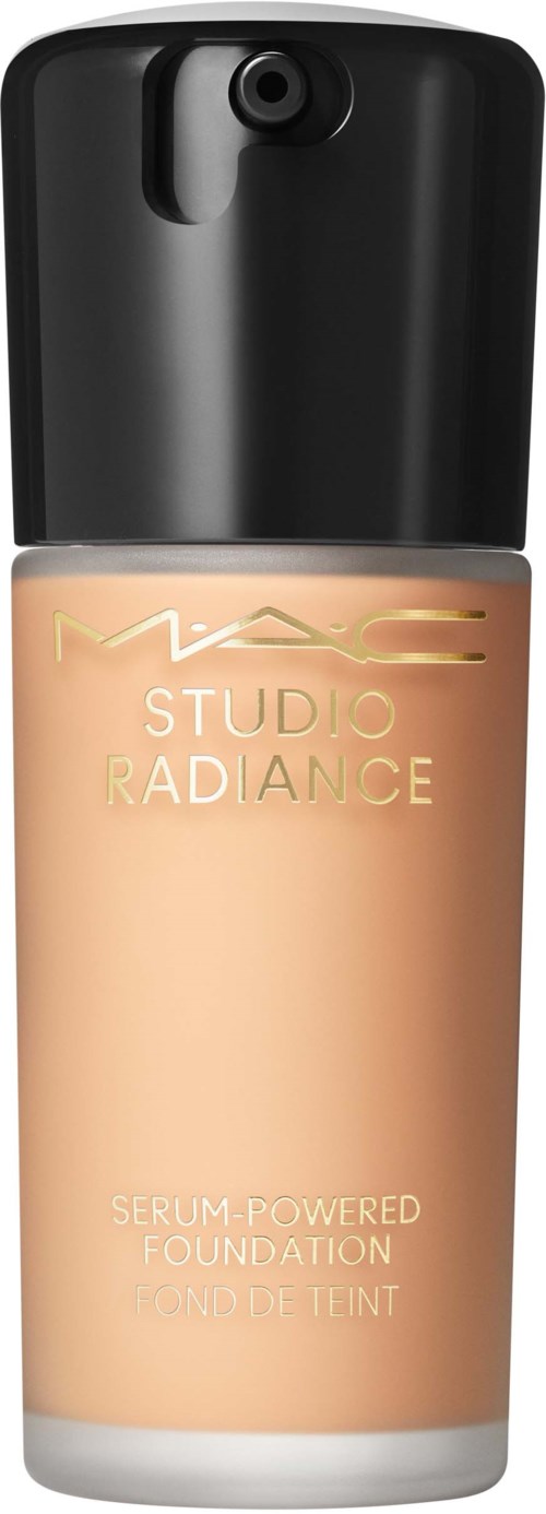 Een tube vloeibare foundation van MAC Studio Radiance met een zwarte dop en een licht beige label.