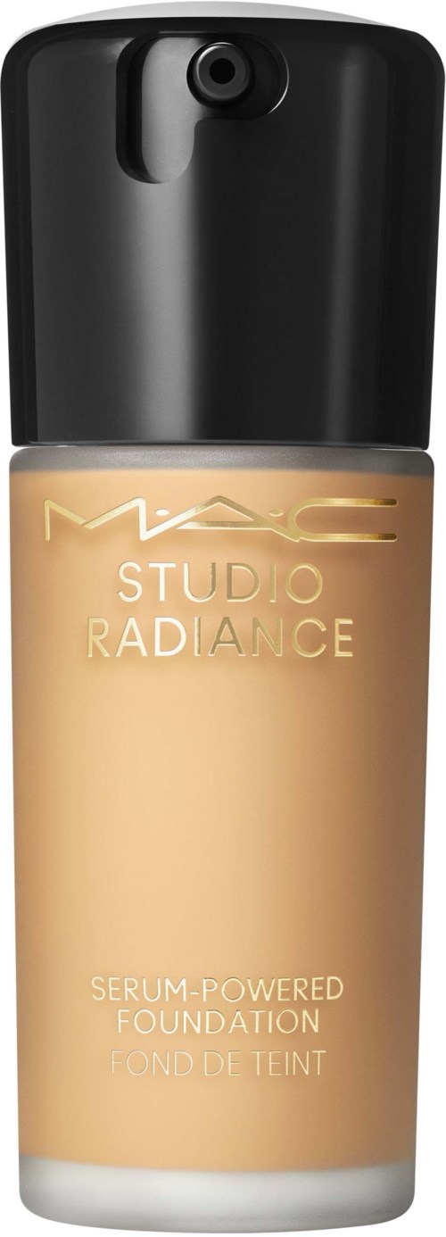 Eine Flasche MAC Studio Radiance Foundation mit schwarzem Deckel, beigefarbene Flüssigkeit und Produktname vorne.