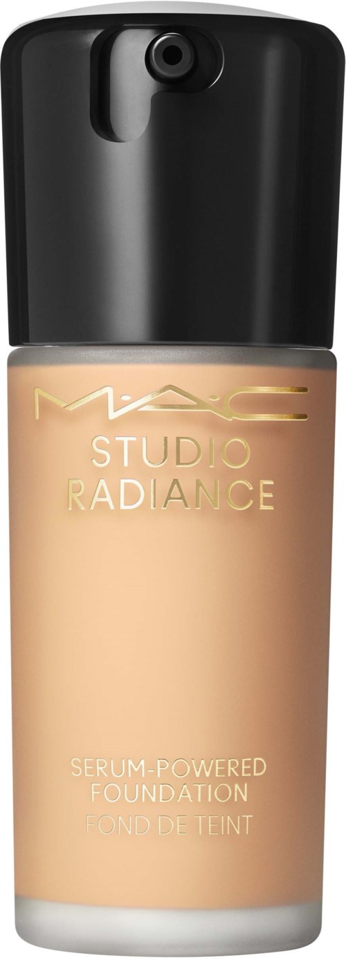 MAC Studio Radiance Foundation in einer beigefarbenen Flasche mit schwarzem Deckel. Es ist serumbetrieben und für das Gesicht.