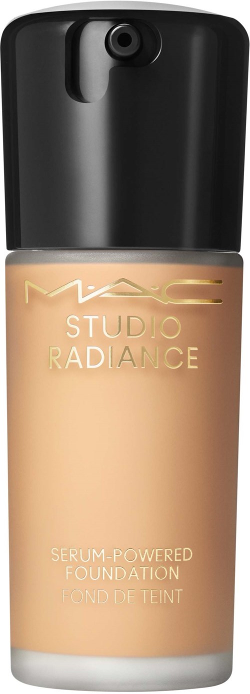 Flesje van MAC Studio Radiance foundation in beige met zwarte dop.