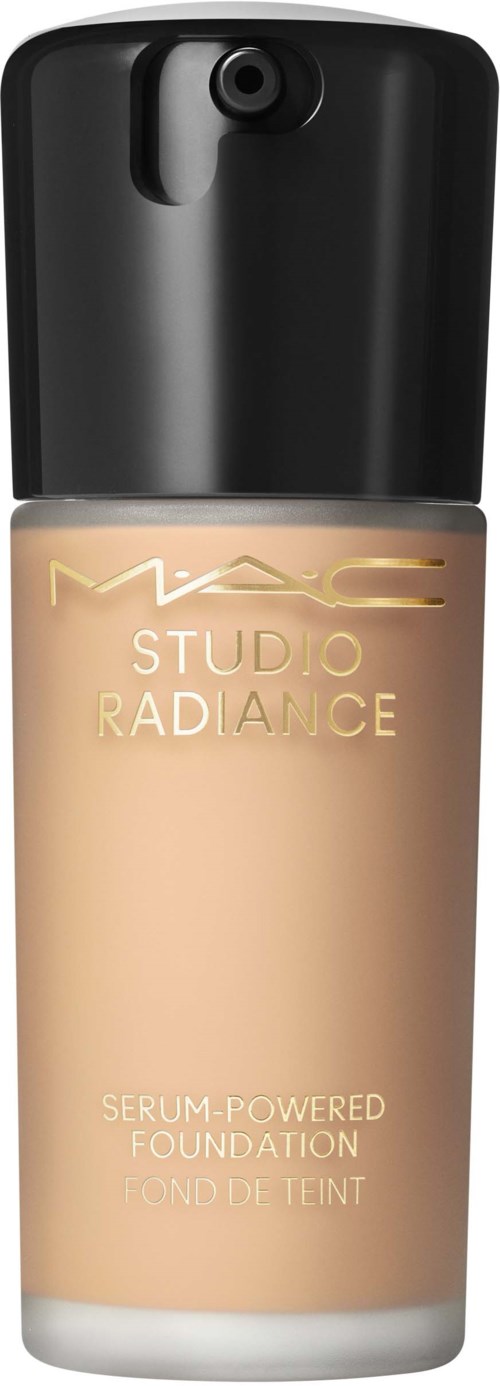 Eine beige Flasche mit MAC Studio Radiance serumbetriebener Foundation mit schwarzem Verschluss und Sprühkopf.