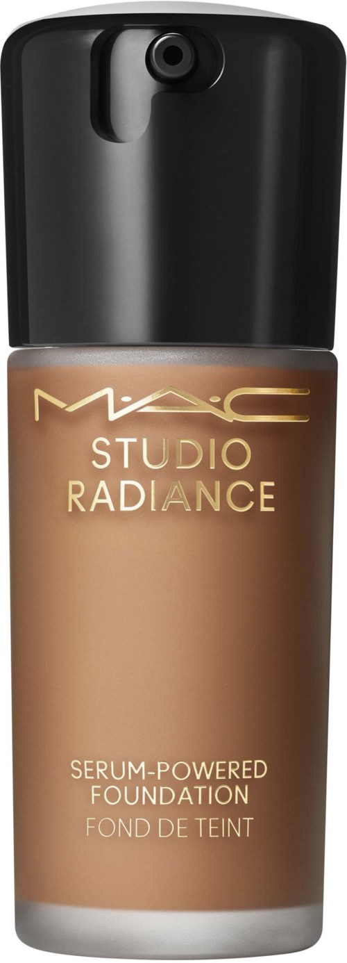 Eine MAC Studio Radiance Foundation-Flasche mit Pumpe und schwarzem Deckel, in Beige.