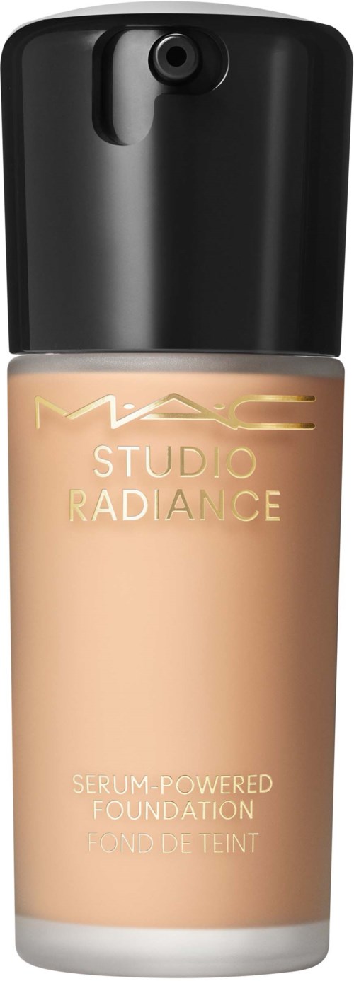 Foundationfles met zwarte dop, beige vloeistof, gemerkt MAC Studio Radiance, serum-aangedreven.