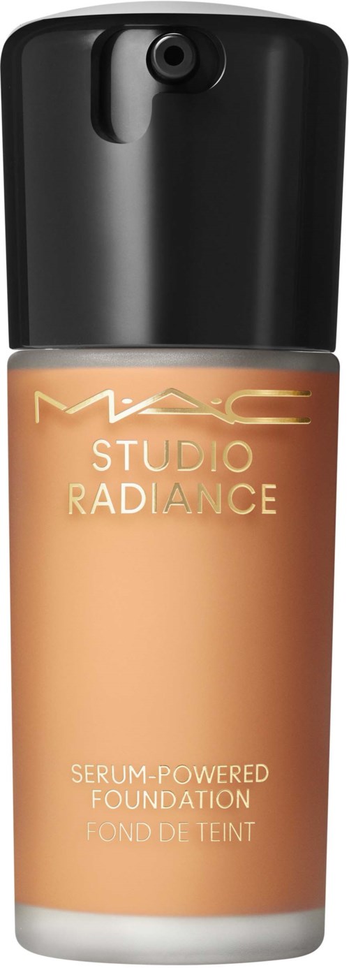 Eine Foundation-Flasche mit schwarzem Deckel, beige Flüssigkeit und goldener Schrift, MAC Studio Radiance.