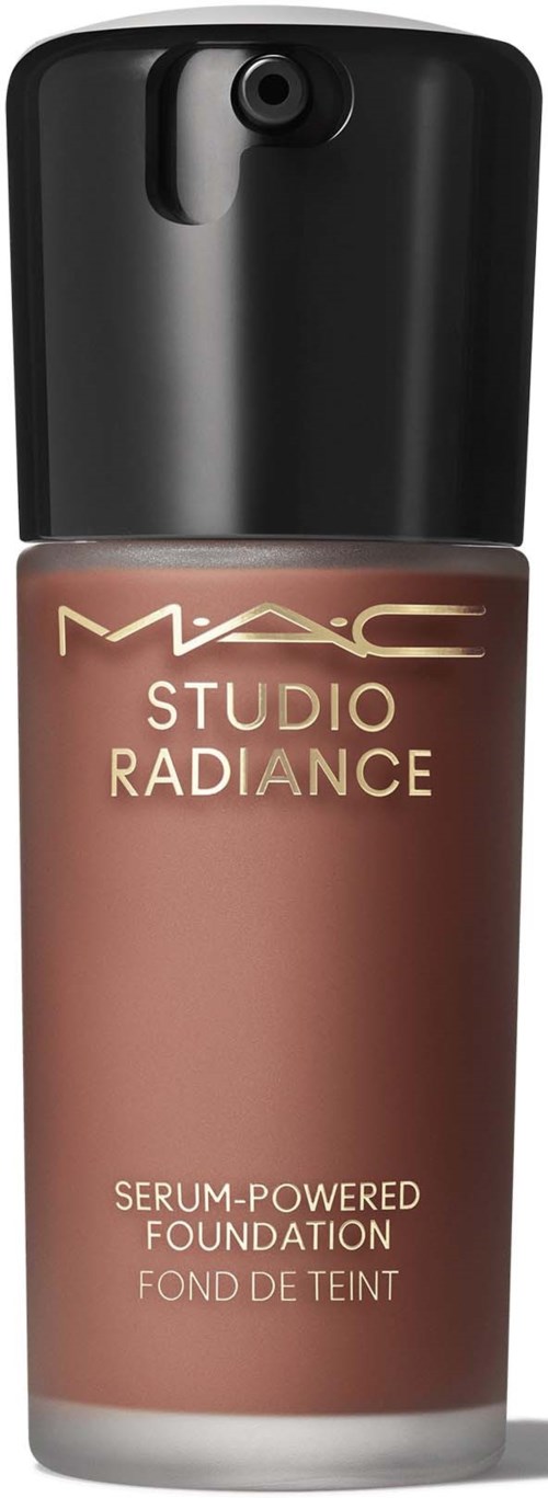 Een fles MAC Studio Radiance foundation met zwarte dop en bruine vloeistof.