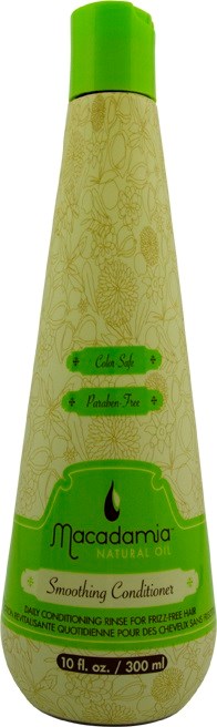 En lang, beige flaske med grønt lokk og grønn etikett, inneholder Macadamia naturlig olje for hår og balsam.