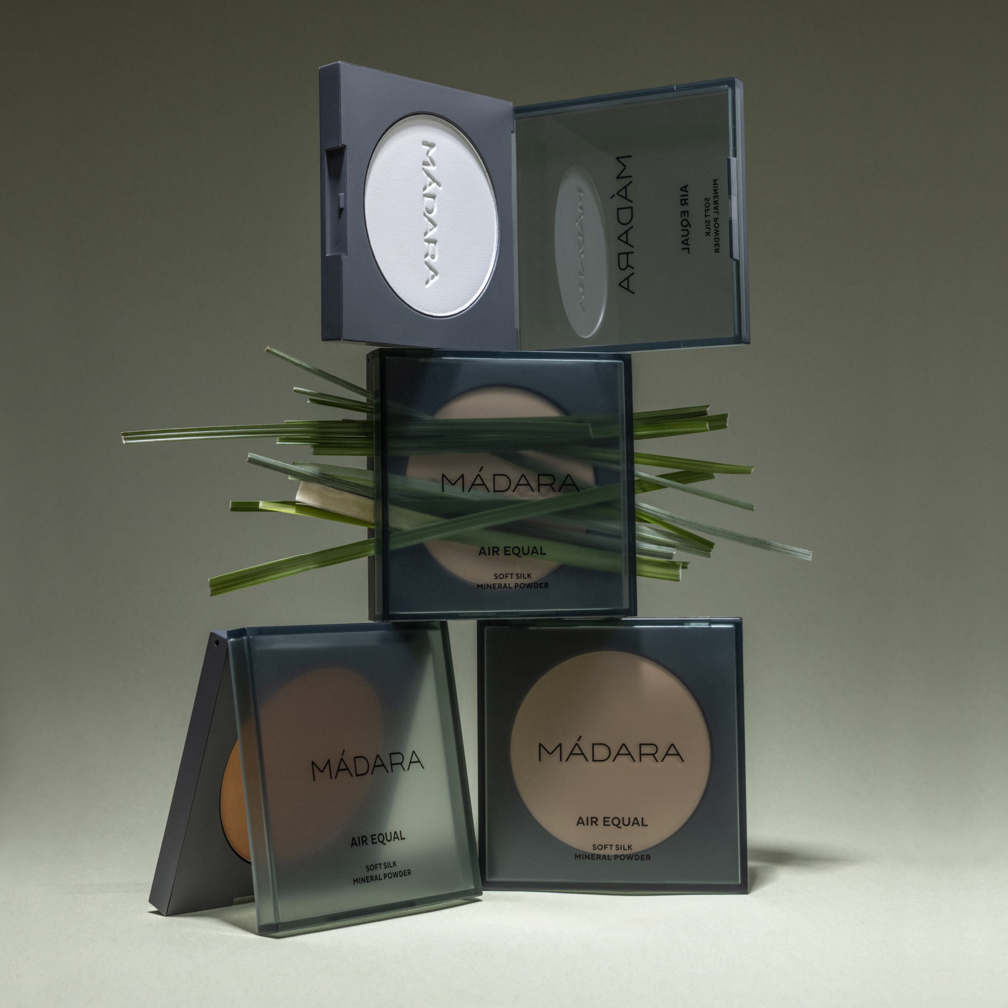 Mádara AIR EQUAL Soft Silk Mineral Powder #3 DEEP (obrázok 5)