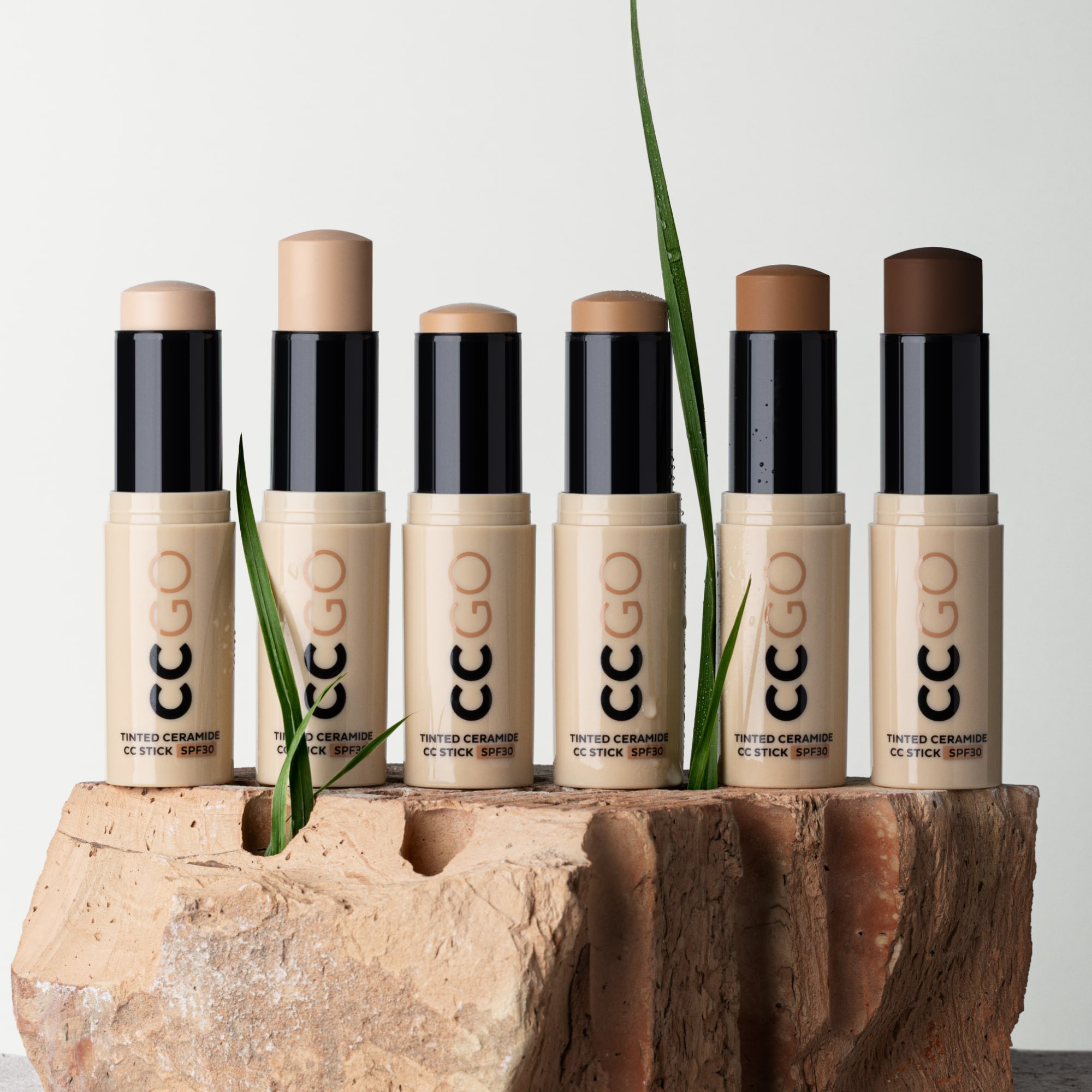 Mádara CC GO Tinted Ceramide CC Stick SPF30 #40 Sand (obrázok 9)