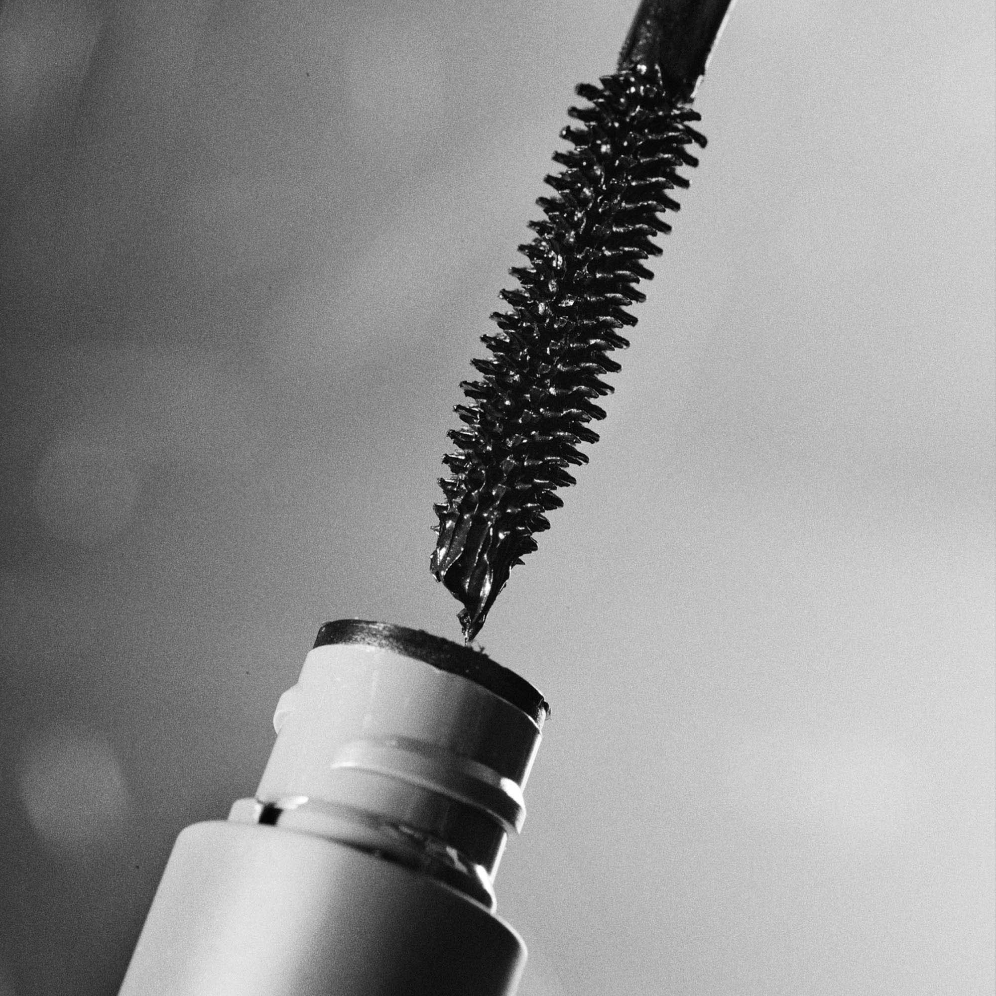 Mádara Makeup Deep Matter Bold Volume Mascara (obrázok 3)