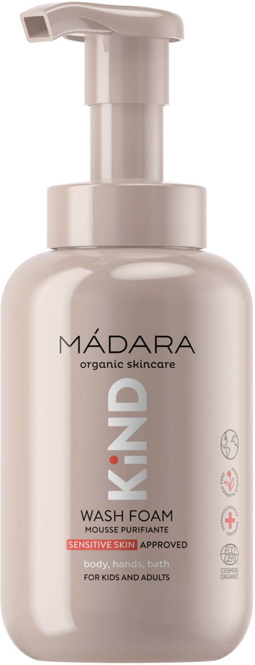 En hvit flaske med pumpe, merket "MADARA KIND wash foam" for sensitiv hud og barn.