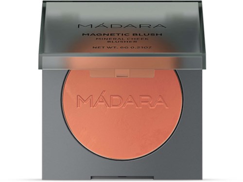 Ein Make-up-Komplett mit dem Label 'Madara Magnetic Blush' und korallfarbener Rouge darin.