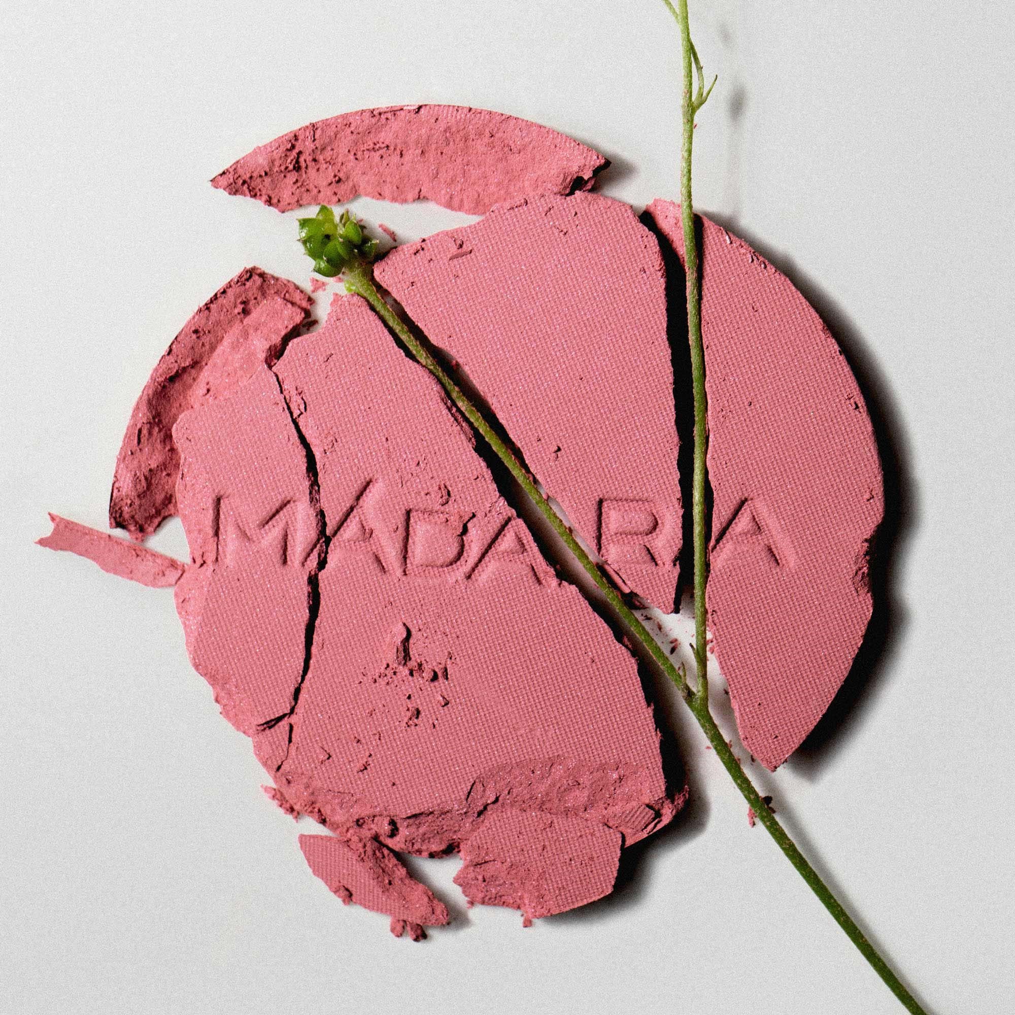 Mádara Magnetic Blush Mineral Cheek Blusher #3 Cold Cheeks (obrázok 7)