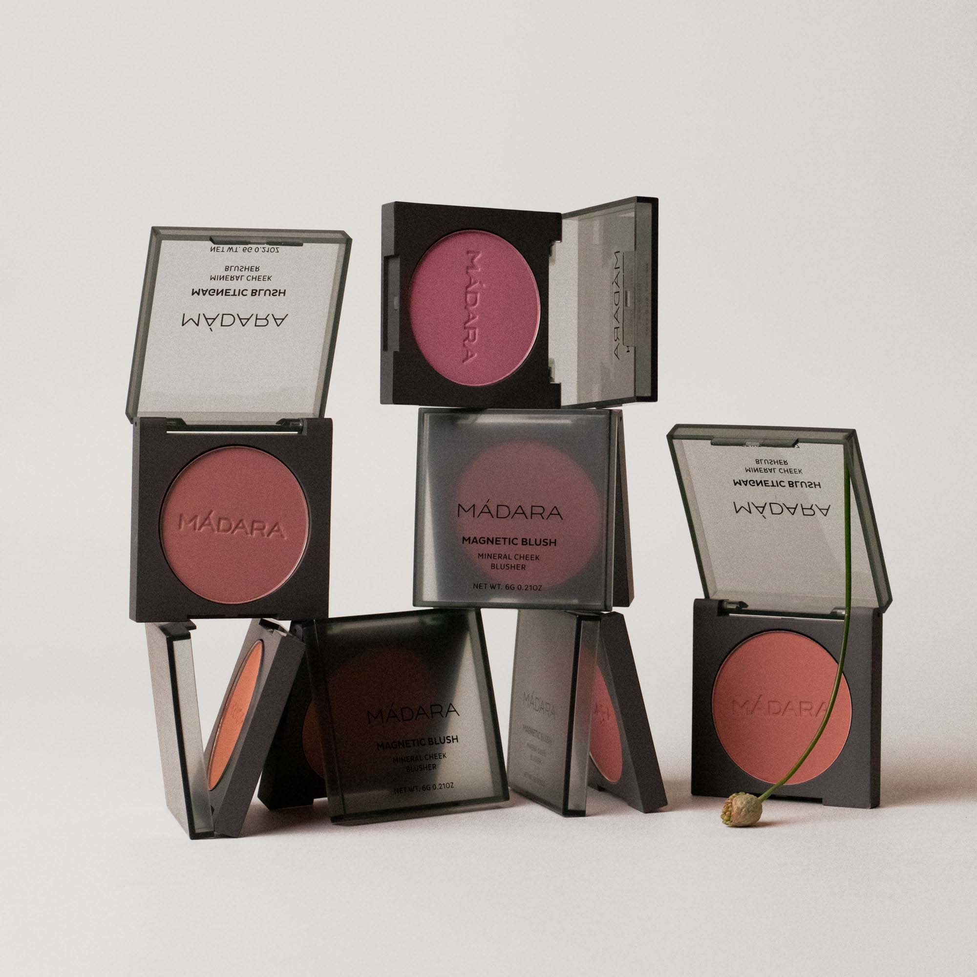 Mádara Magnetic Blush Mineral Cheek Blusher #3 Cold Cheeks (obrázok 8)