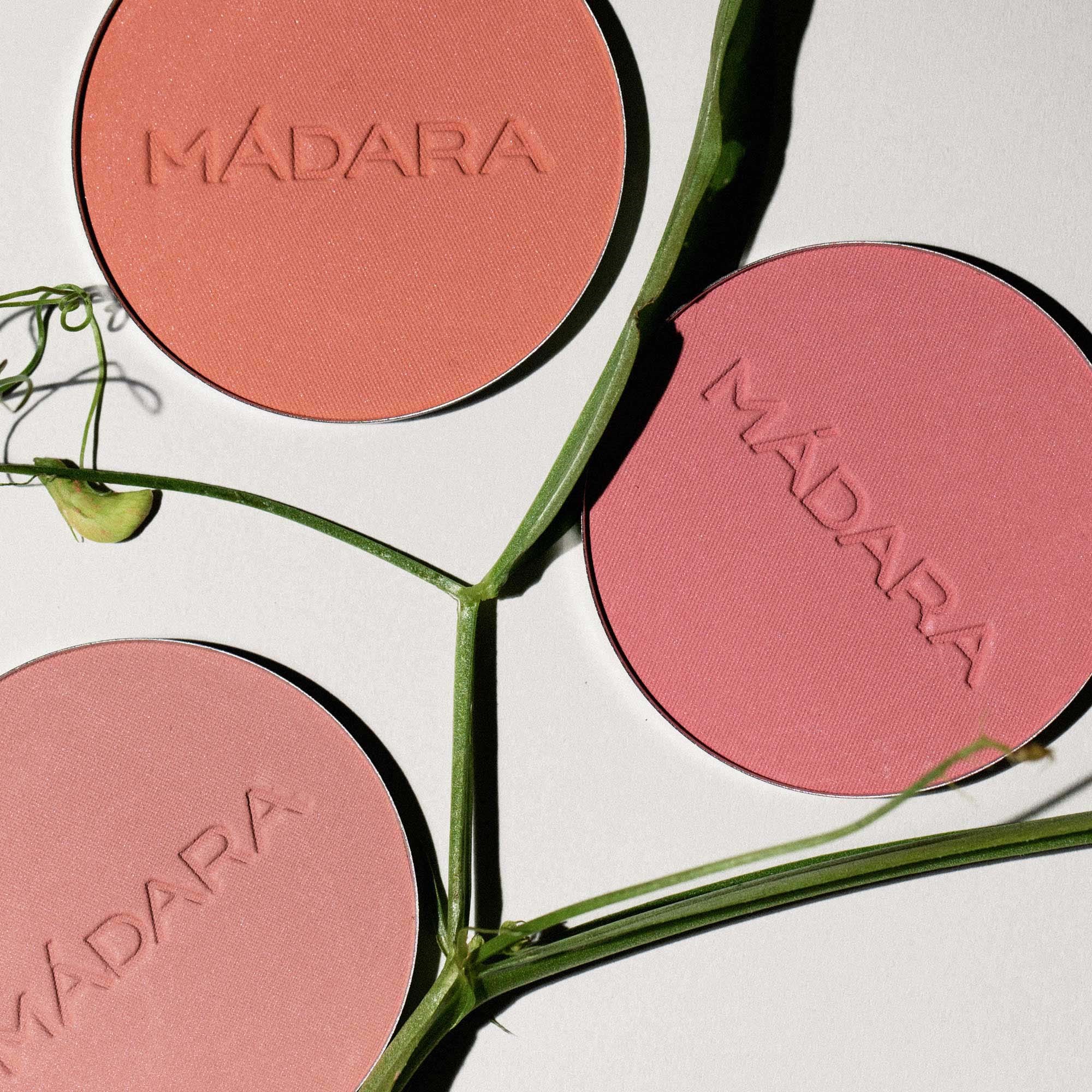 Mádara Magnetic Blush Mineral Cheek Blusher #3 Cold Cheeks (obrázok 9)