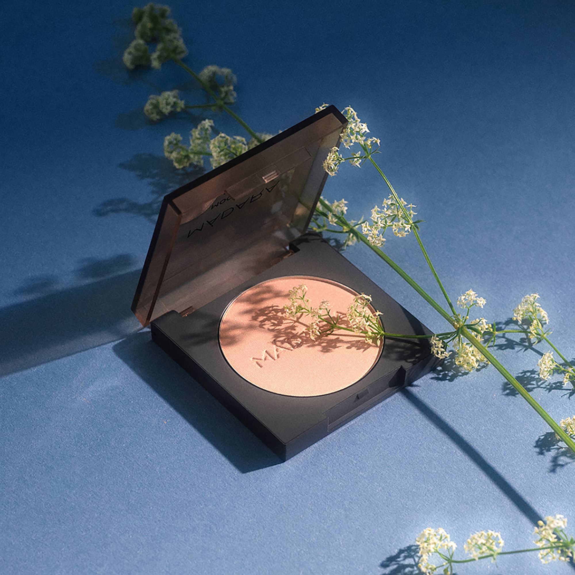 Mádara Moonlight Soft Glow Mineral Highlighter #1 Stardust #1 Stardust (obrázok 5)