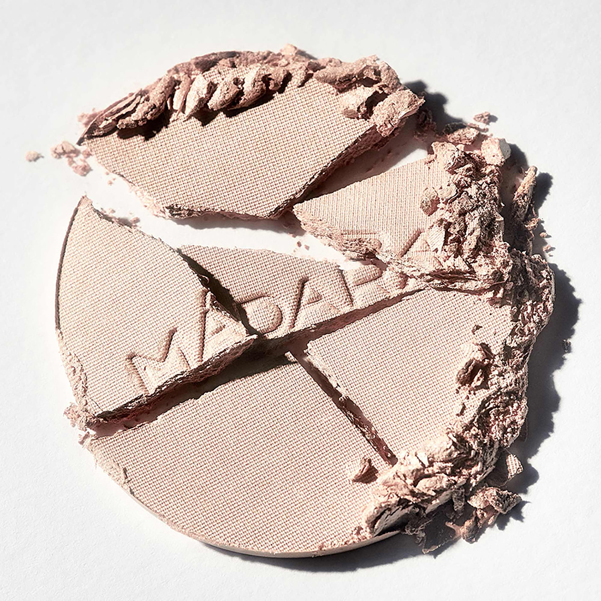 Mádara Moonlight Soft Glow Mineral Highlighter #1 Stardust #1 Stardust (obrázok 7)