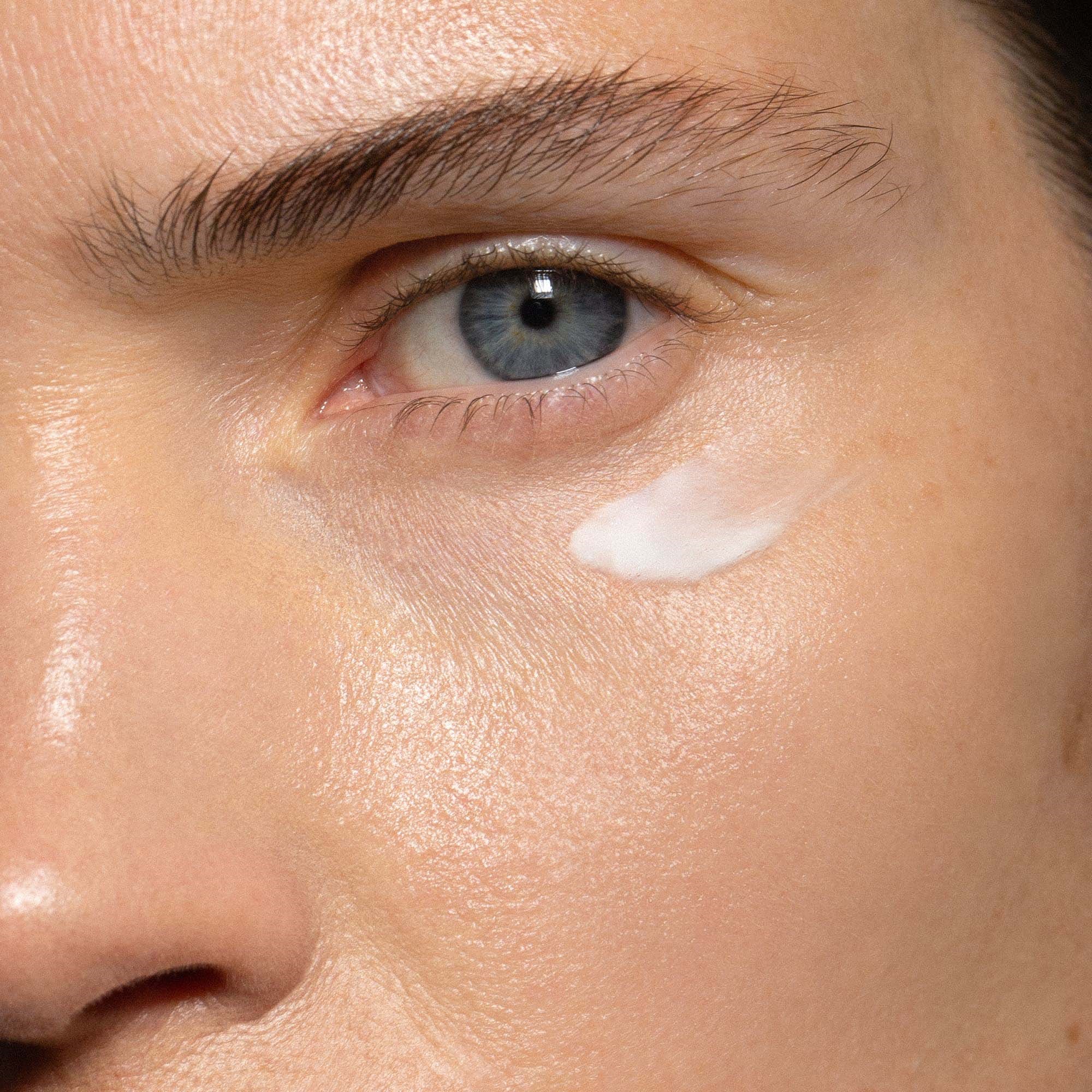 Mádara Retinol Alternative Plant-Powered Eye Serum 15 ml (obrázok 4)