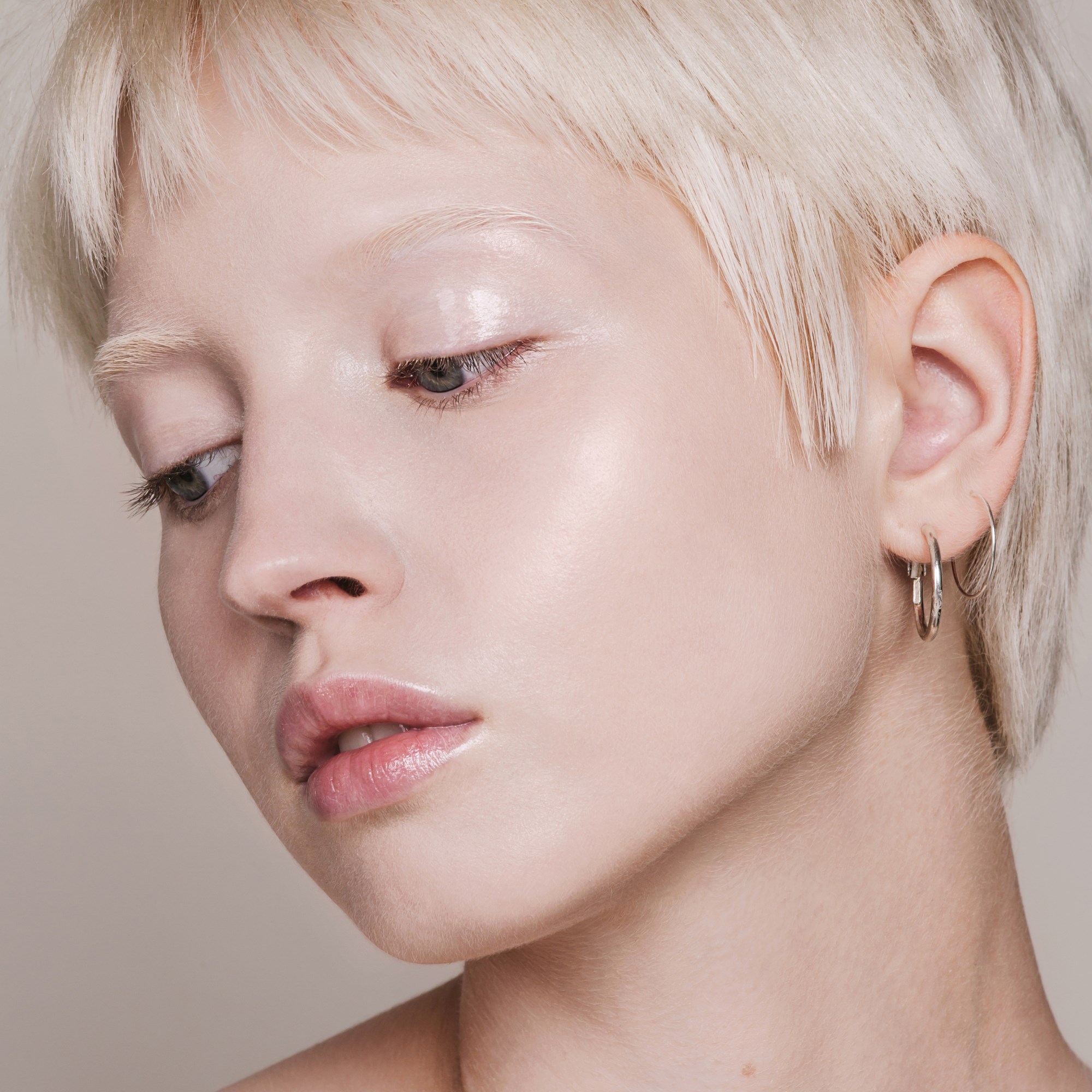 Mádara Skin Equal Foundation SPF20 #10 Porcelain (obrázok 4)