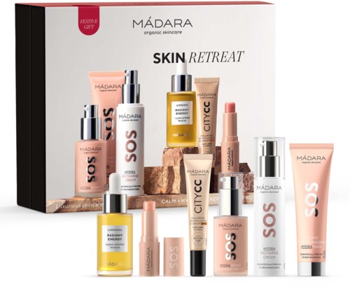 Set med hudvårdsprodukter med flaskor, tuber och burkar, inklusive SOS, Radiant Energy, City CC och Hydra Boost.