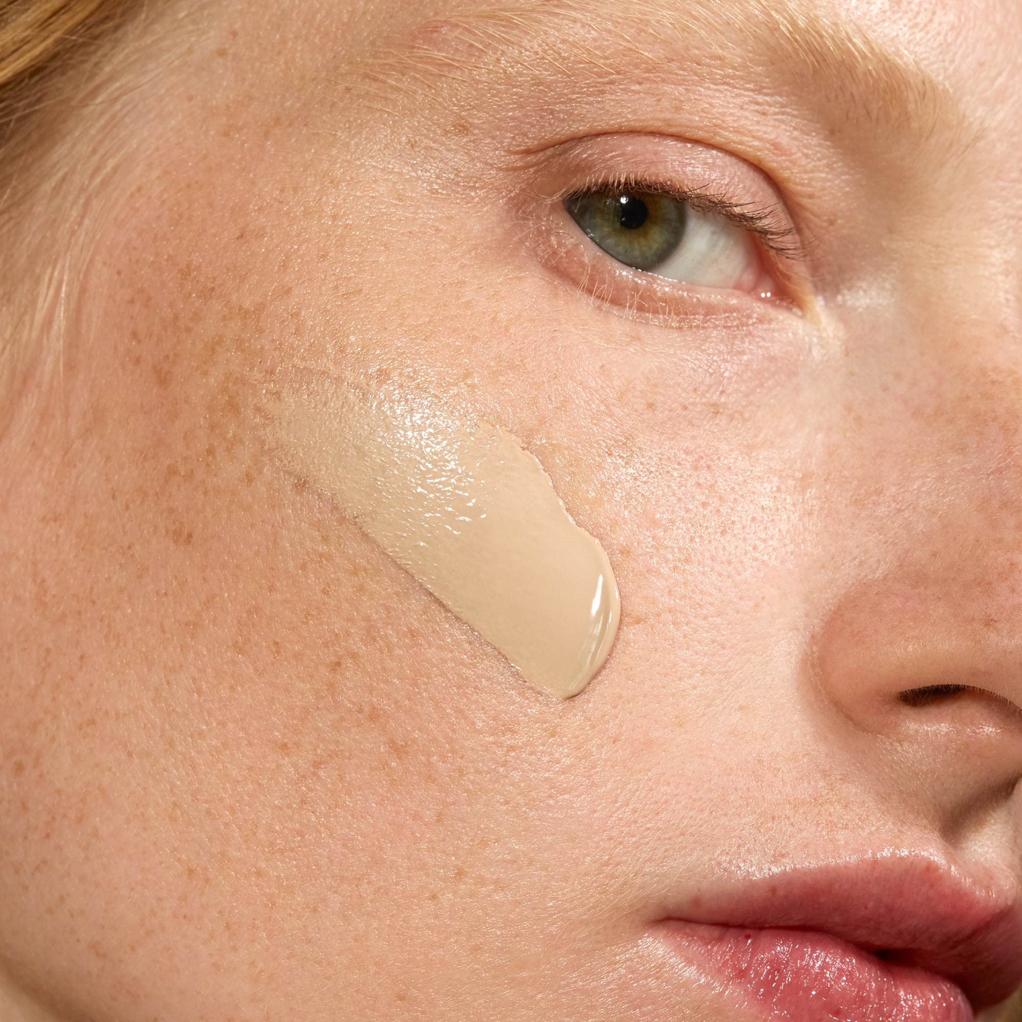 Alternativ bild 1 för Mádara Skinonym Semi-Matte Peptide Foundation 20 Ivory