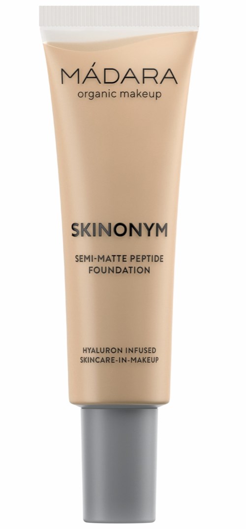 Beige Tube mit der Aufschrift 'MADARA organic makeup, SKIN ON MYM, semi-matte peptide foundation, Hyaluroninfusion, Hautpflege-in-Make-up.'