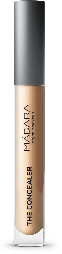 Concealer in einem klaren Röhrchen mit grauem Deckel, beschriftet mit 'MADARA' und 'THE CONCEALER.'