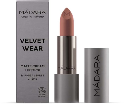 Lippenstift in een zilveren tube met een beige kleur. De doos zegt MÁDARA en Velvet Wear Matte Cream Lipstick.