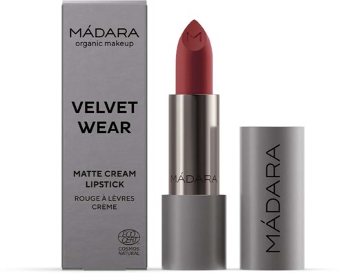 Een lippenstift in een zilveren huls naast een doos met tekst over Velvet Wear lippenstift.