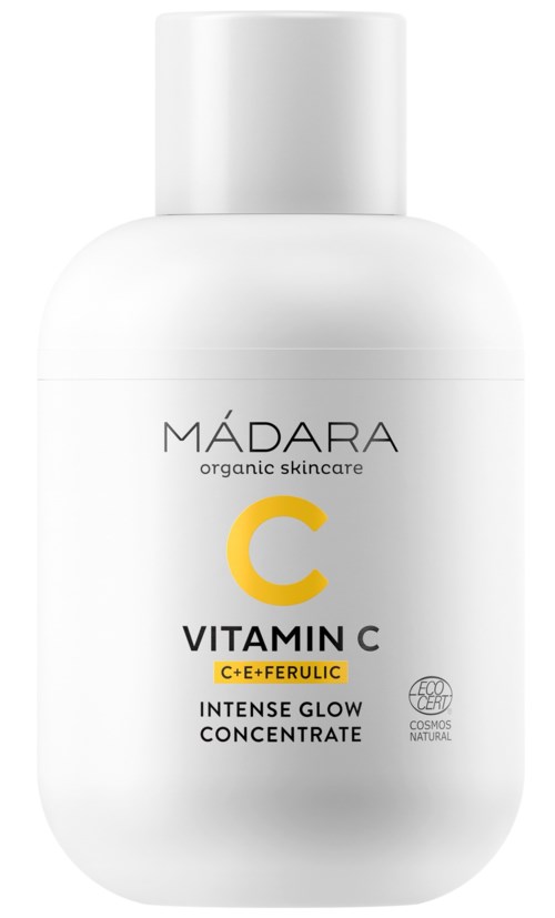 En hvid flaske af MÁDARA Vitamin C serum indeholder økologisk hudpleje, lysende koncentrat med C, E og ferulinsyre.