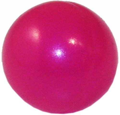 En glansig rosa boll med slät yta och ljusreflex.