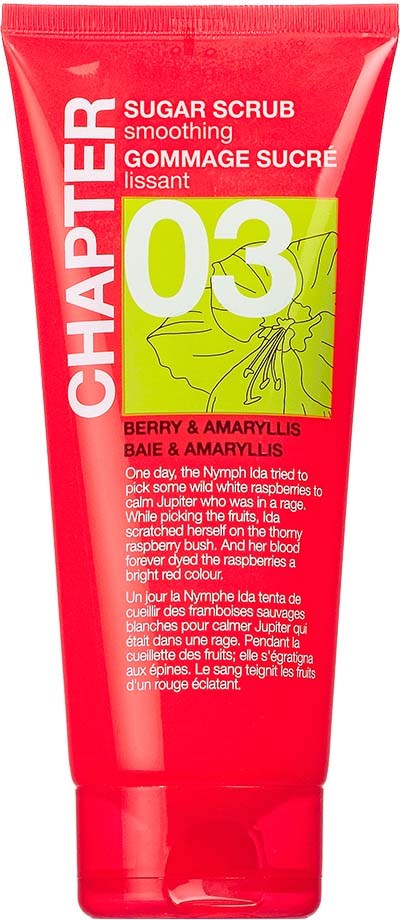 Rood tube met label 'Hoofdstuk 03' en tekst over bessen en amaryllis, bevat suiker scrub voor gladde huid.