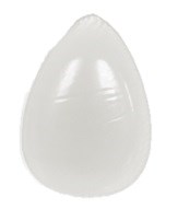 Ett vitt, äggformigt föremål med slät yta, troligen ett plast- eller skumägg.