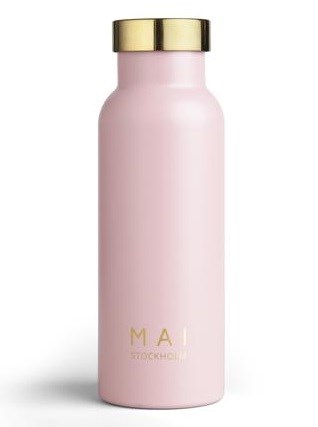 En rosa flaske med gulllokk, minimalistisk design og tekst nederst.