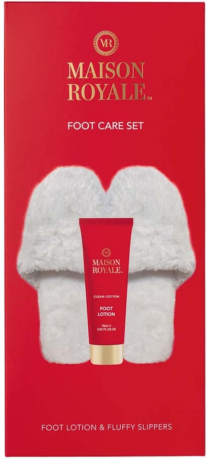 Czerwone pudełko z białymi miękkimi kapciami i małą tubką lotion do stóp, oznaczone 'Maison Royale'.