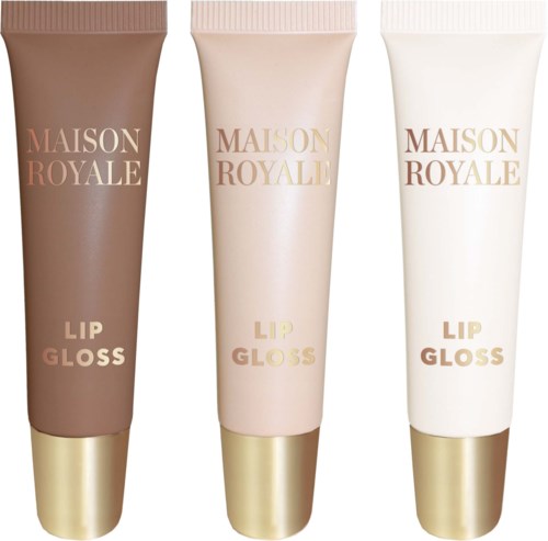 Tre tuber merket 'Maison Royale Lip Gloss' i ulike nyanser, lys brun, rosa og hvit, med gullhatter.