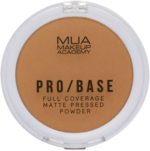 Okrągłe opakowanie z beżowym pudrem, oznaczone "MUA Makeup Academy PRO/BASE Full Coverage Matte Pressed Powder."
