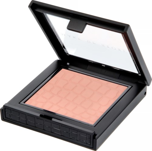 En svart makeup-kompakt med spegel och rosa blush inuti, redo att använda.