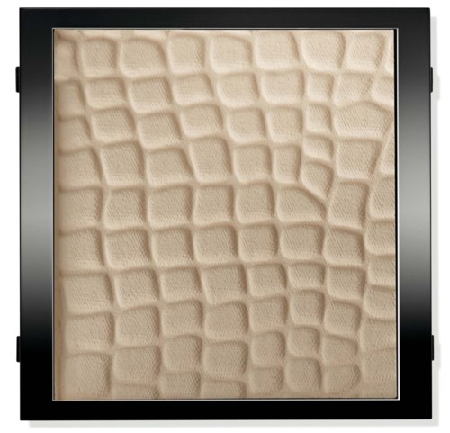 Ett fyrkantigt föremål med svart kant, fyllt med ett beige material som har ett mönster av upphöjda, oregelbundna block.