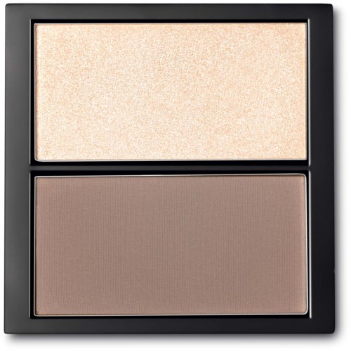 En liten makeup-palett med två nyanser: en ljus och genomskinlig, den andra mörkare och matt.