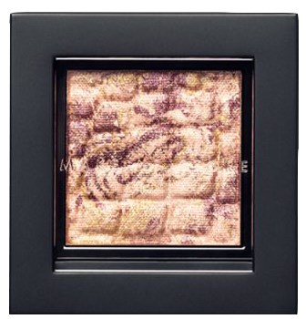 En øyeskuggpalette med beige og brunt i svart eske.