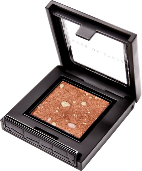 En makeup-compact med brunskimmer och ett klart spegelglas inuti locket.