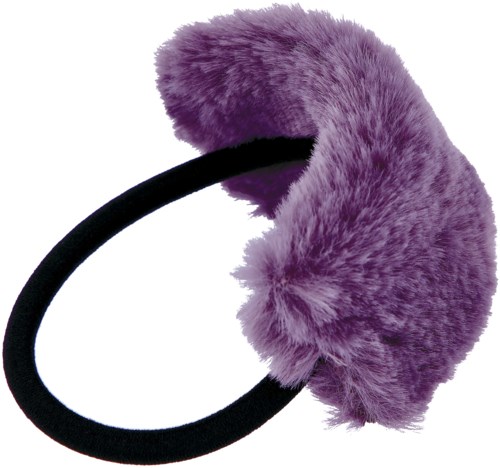 En lila fluffig hårsnodd med ett svart elastiskt band. Den ser mjuk och dekorativ ut.