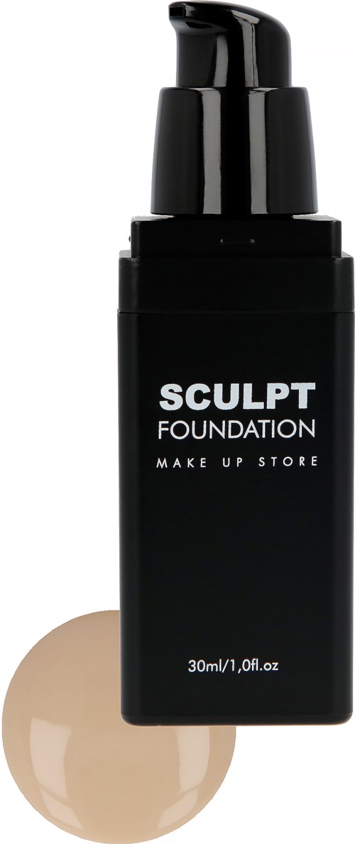 En svart flaska märkt "SCULPT FOUNDATION" med pump, innehåller 30 ml makeupfoundations.