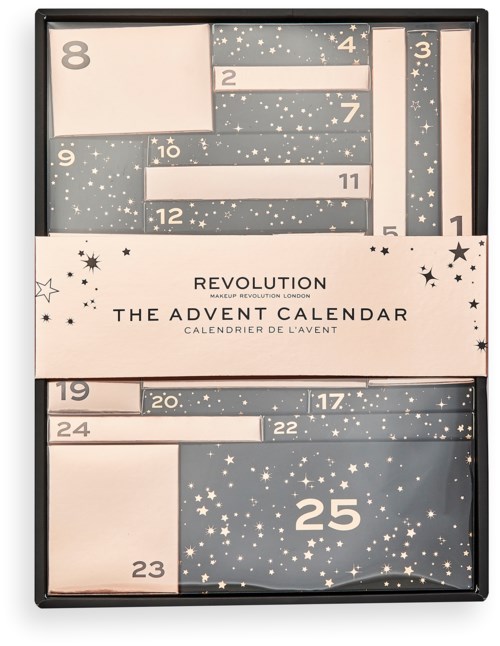 En svart boks containere en 24-dagers adventskalender med stjernehimmel-design og nummererte rom.