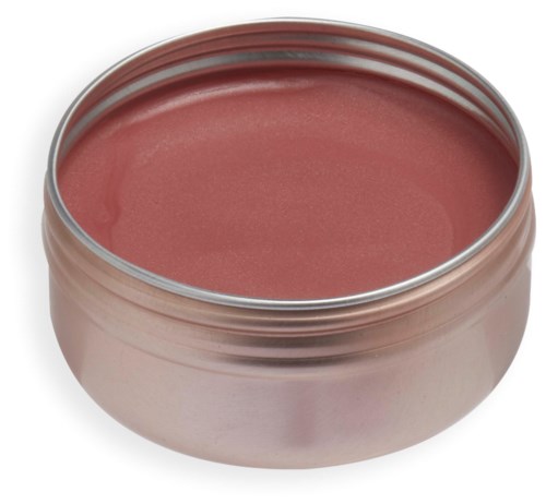 En rund metallbeholder fylt med rosa krem eller salve, åpen øverst.