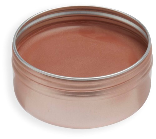 En rund, öppen behållare i glänsande, metallisk roséguldfärg, fylld med en kräm eller lotion.