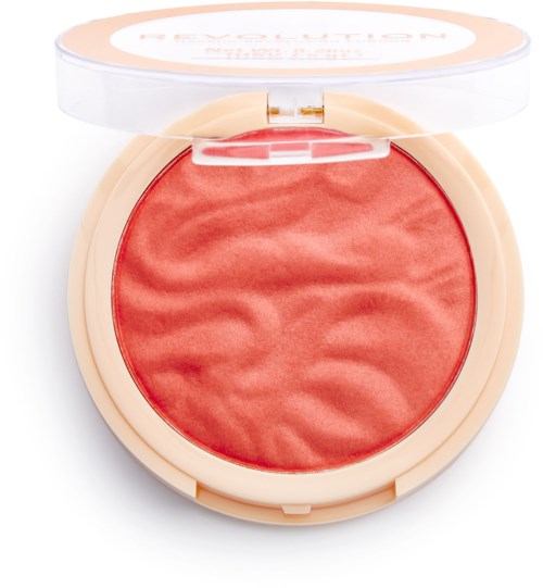 En kompakt rouge med ett persikofärgat skal och genomskinligt lock, visar en rynkig orange-röd makeup-yta.