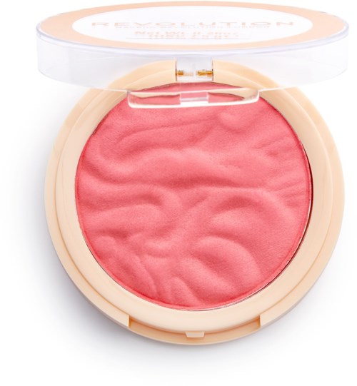 Ett runt rouge-kompakt med rosa-röd puder och transparent lock på vit bakgrund.