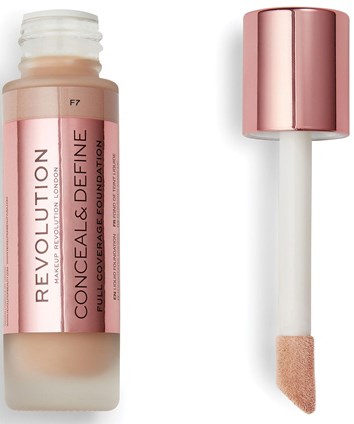 En flaska av Revolution concealer med rosa lock och en applikator med svampspets.